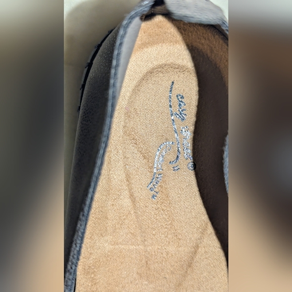 Easy Street Gray Flats - Picture 2 of 7